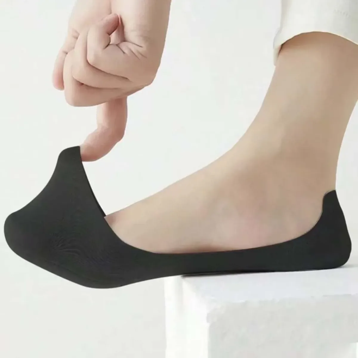 Calcetín negro de corte bajo que no se ve con zapato